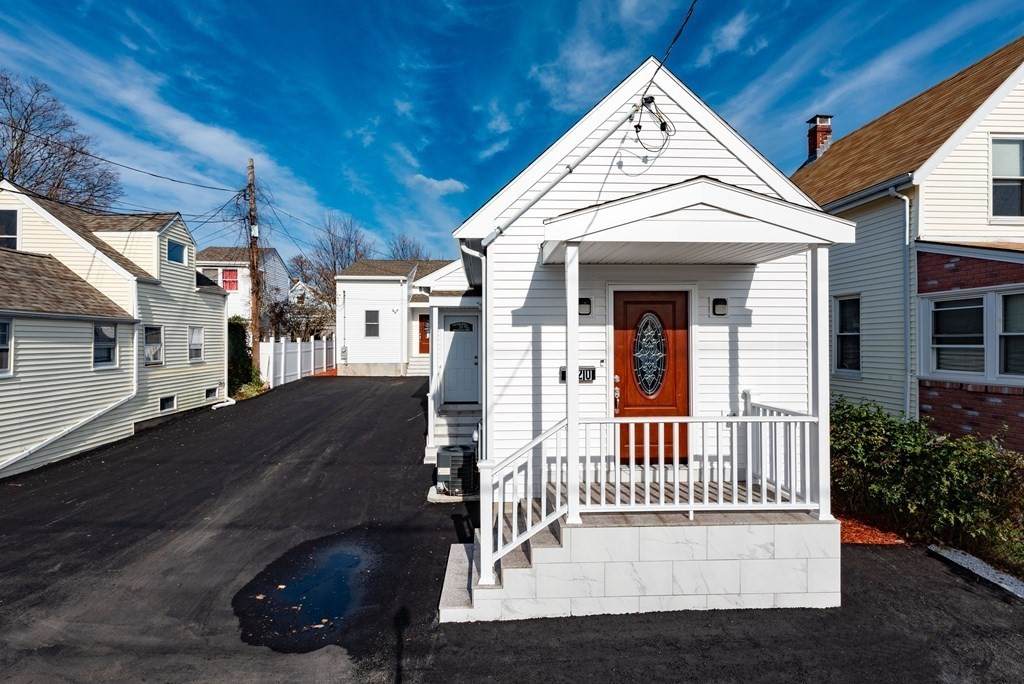 120 Charles - Photo 1