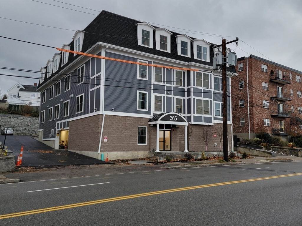 365 Newport Ave - Photo 1