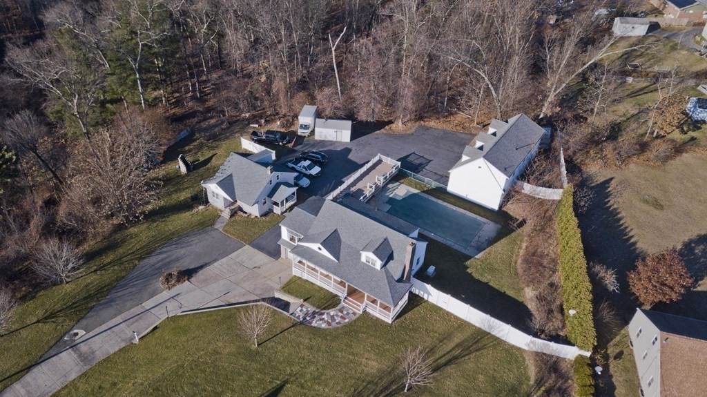 860 Plumtree Rd - Photo 1