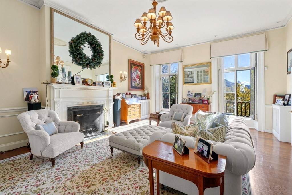 94 Beacon St - Photo 1