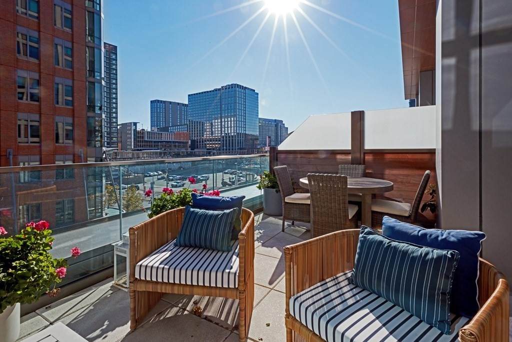 135 Seaport Boulevard - Photo 1