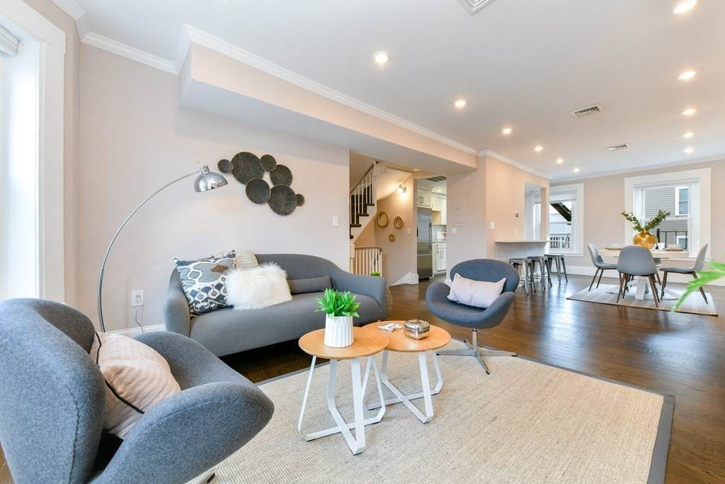 35 Chelsea Street - Photo 1