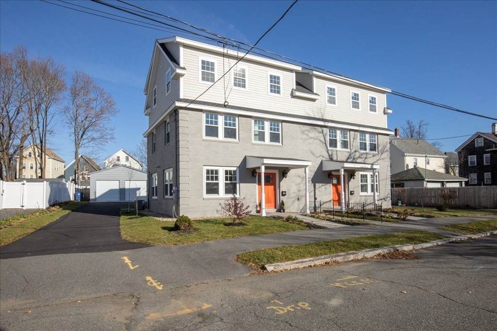 8 Irving - Photo 1