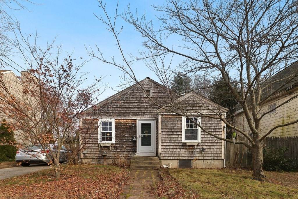 19 Hall St - Photo 1