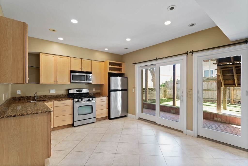 151 G St - Photo 1