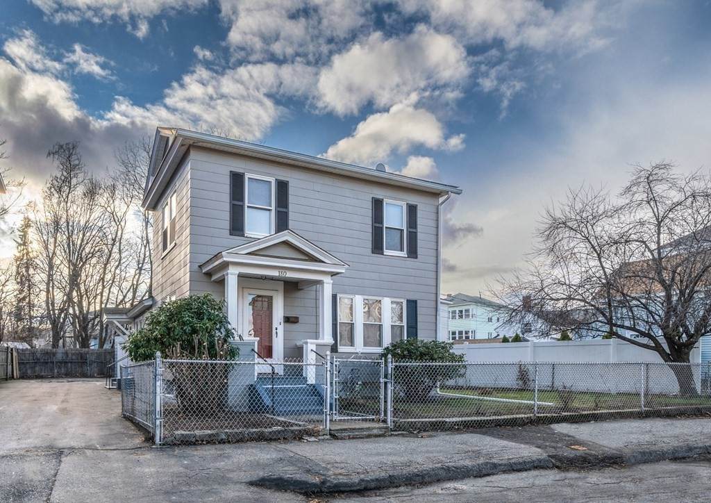 180 Grand St - Photo 1