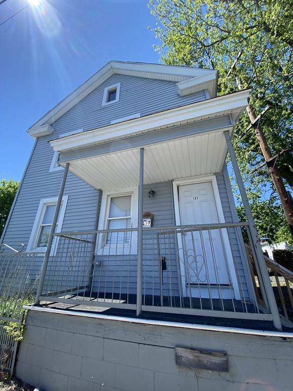 137 N East St - Photo 1