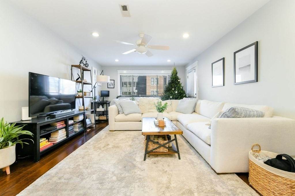 925 East Second Street - Photo 1