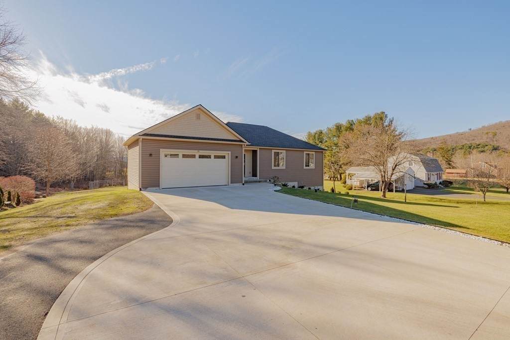 35 Skyline Dr - Photo 1