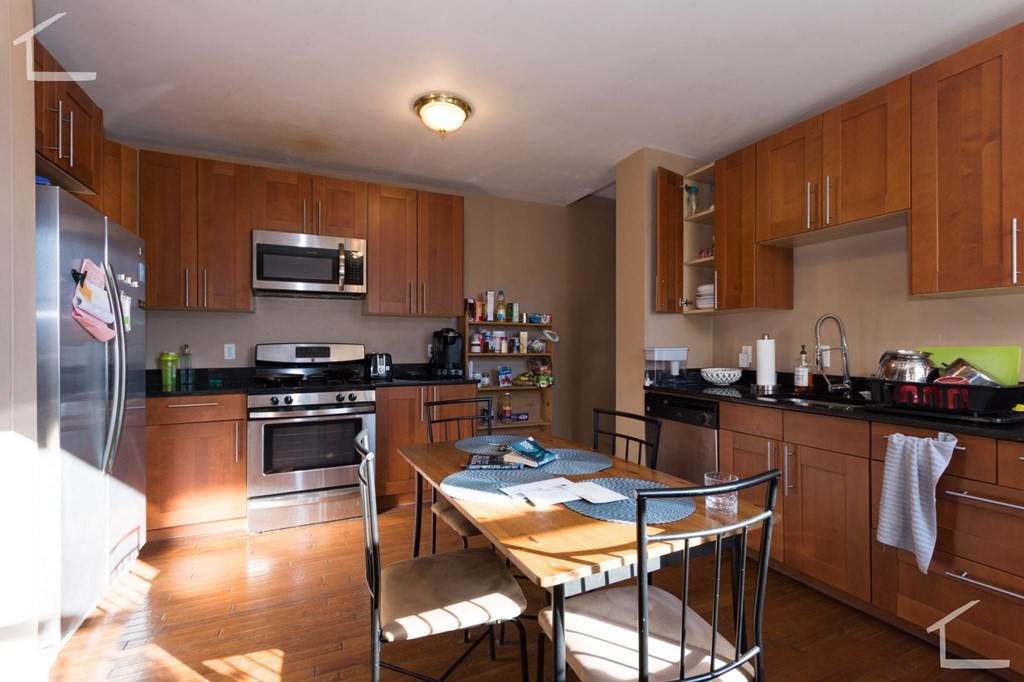 6-8 Glenville Ave - Photo 1