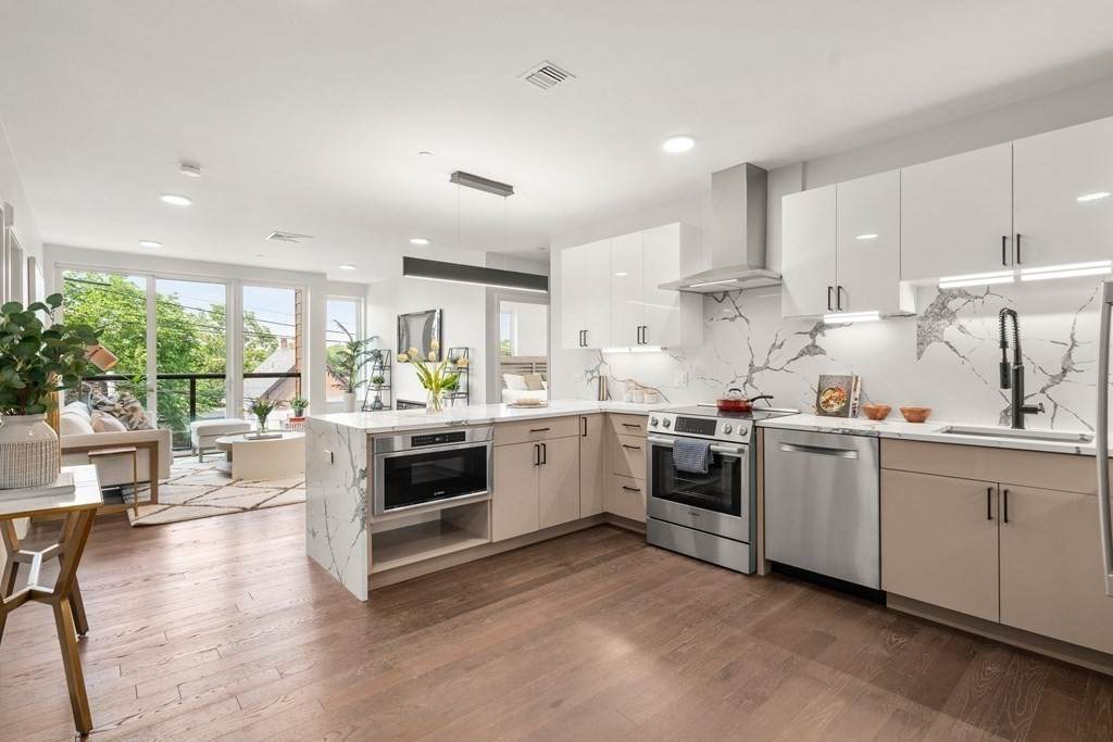 68 Los Angeles Street - Photo 1