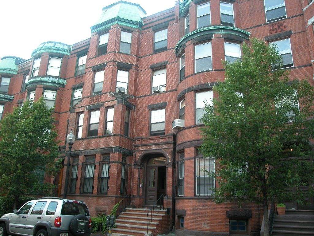129 Saint Botolph St - Photo 1