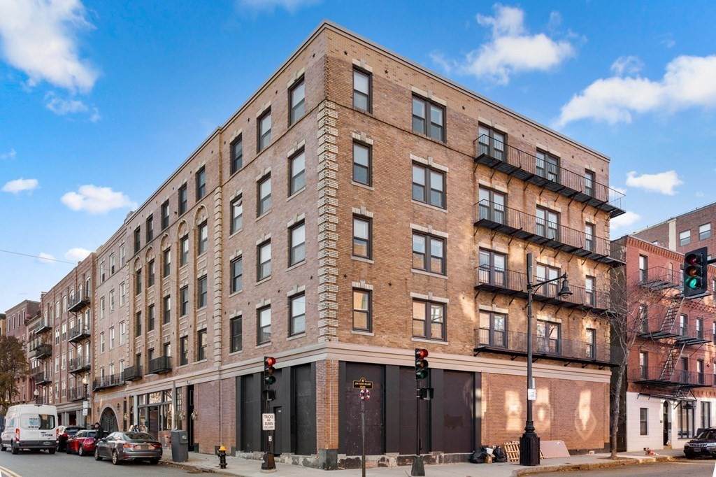 464 Hanover - Photo 1