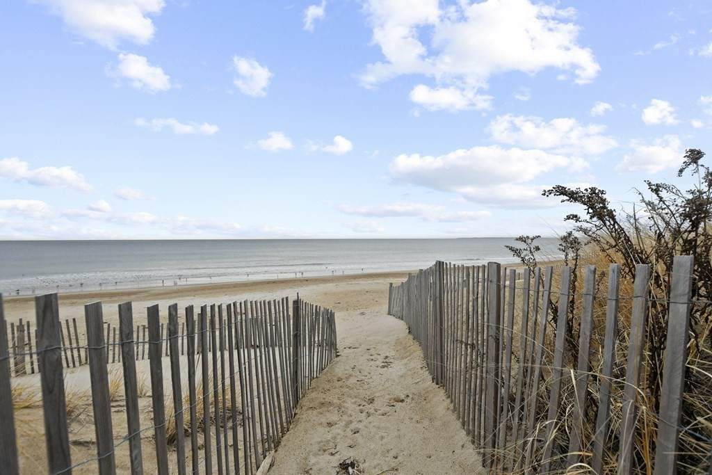 264 North End Blvd - Photo 1
