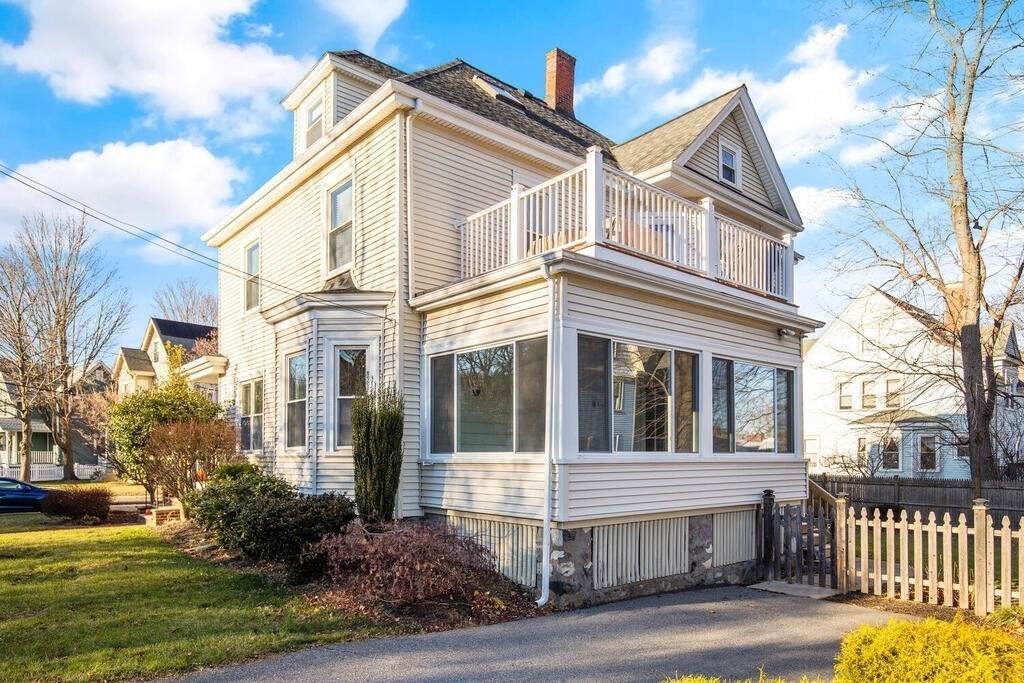 55 Russell St - Photo 1
