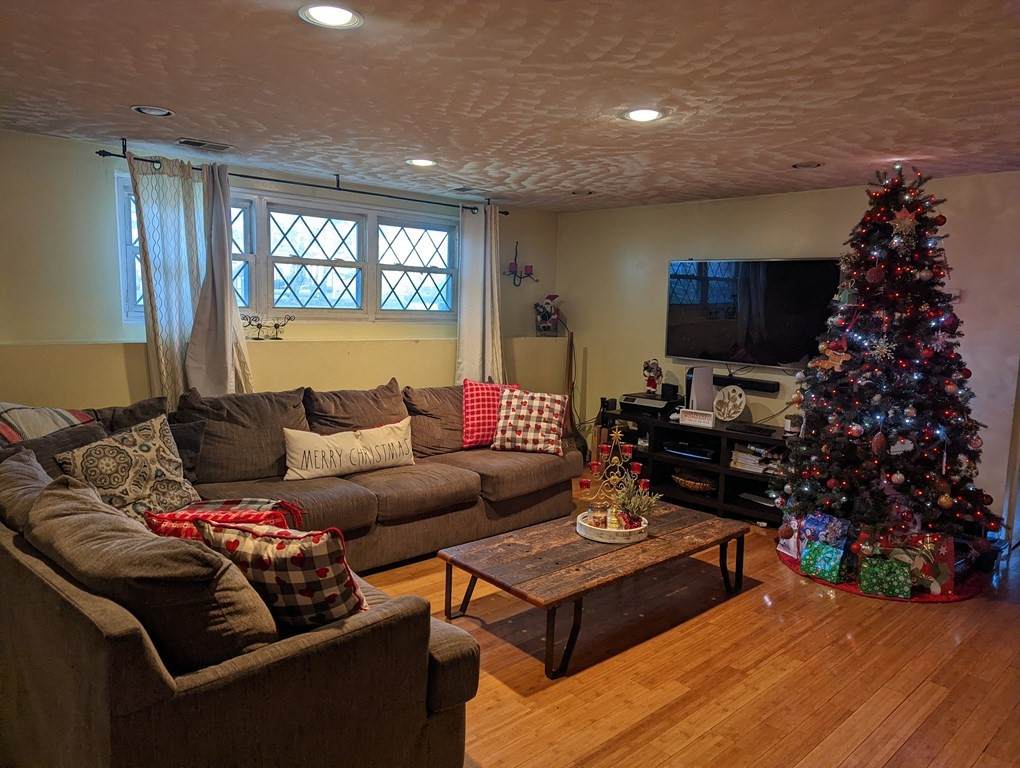 110 Oak Ln - Photo 1