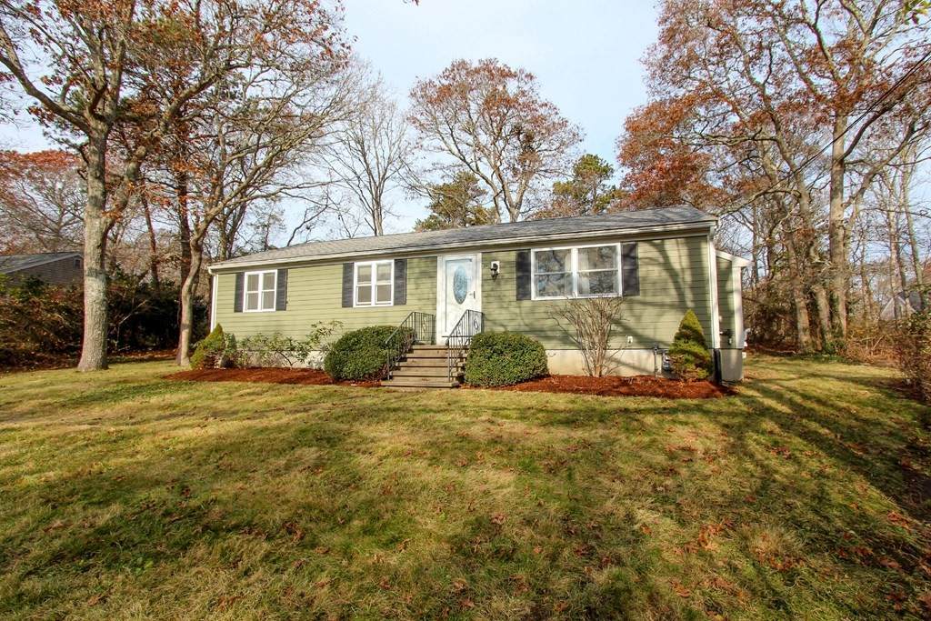 76 Connemara Cir - Photo 1