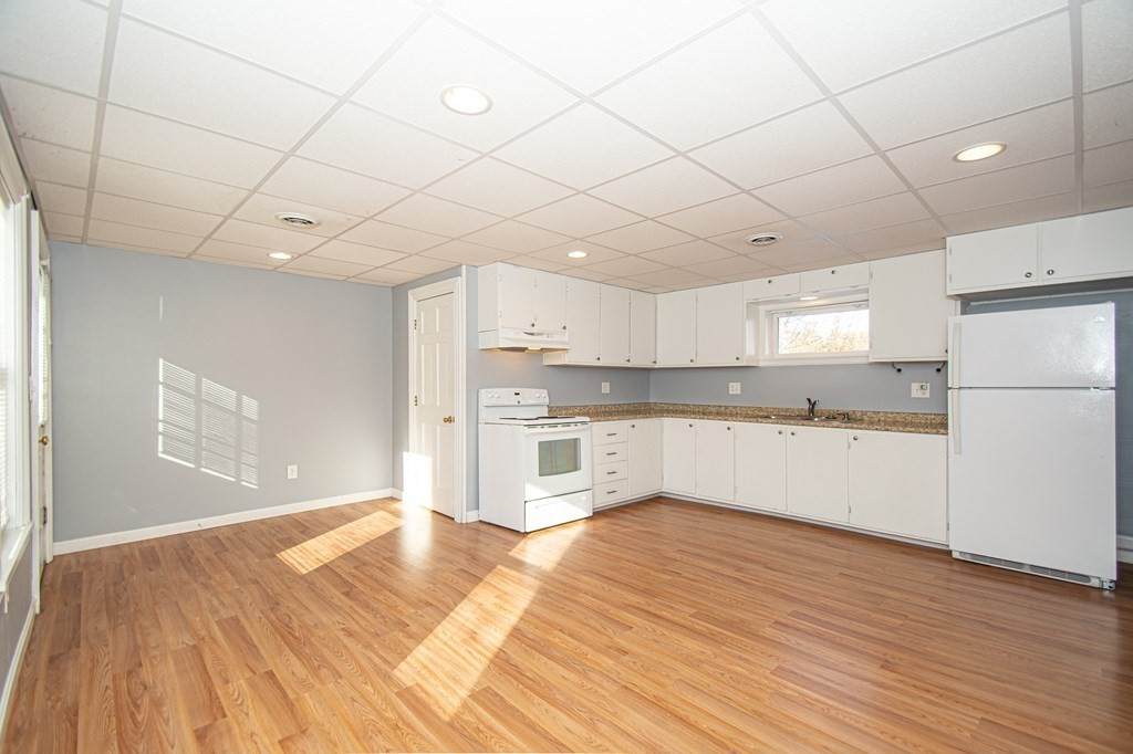 90 Spruce St - Photo 1