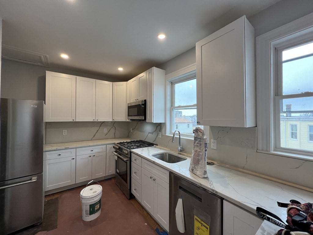 75 Winchester St - Photo 1