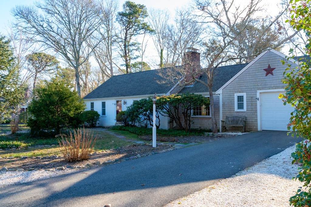 9 Essex Way - Photo 1