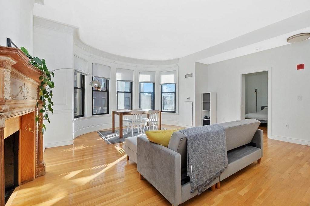 10 Charlesgate East - Photo 1