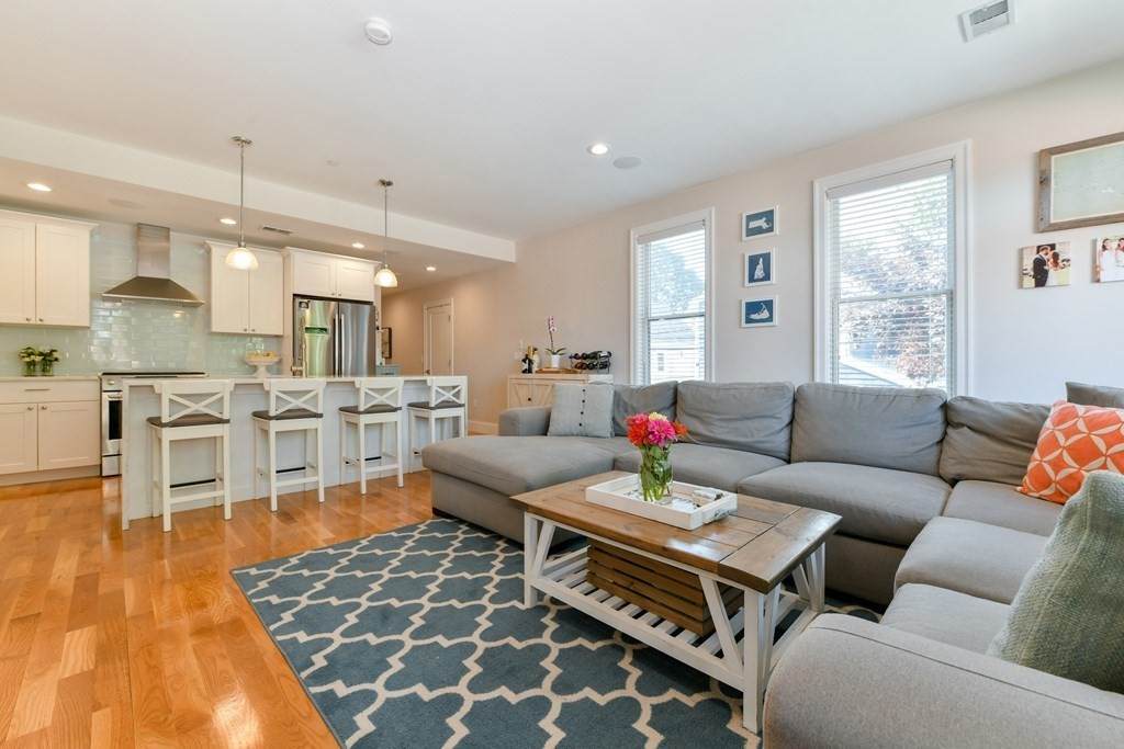 275 Old Colony Ave - Photo 1