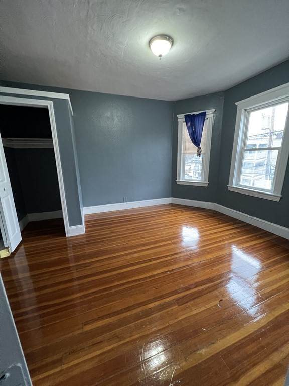 15 Crowell St - Photo 1