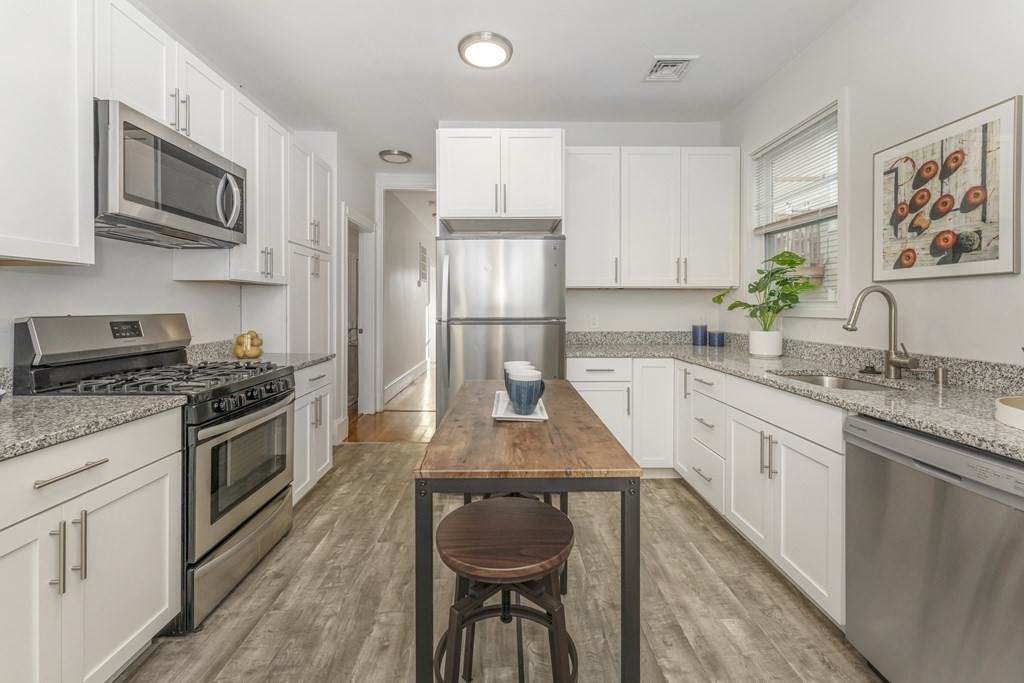 172 Boylston - Photo 1