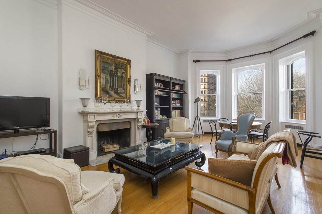 46 Commonwealth Ave - Photo 1