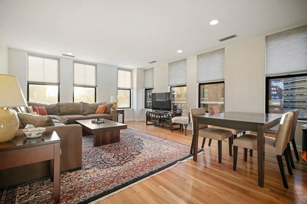 75 Clarendon St - Photo 1