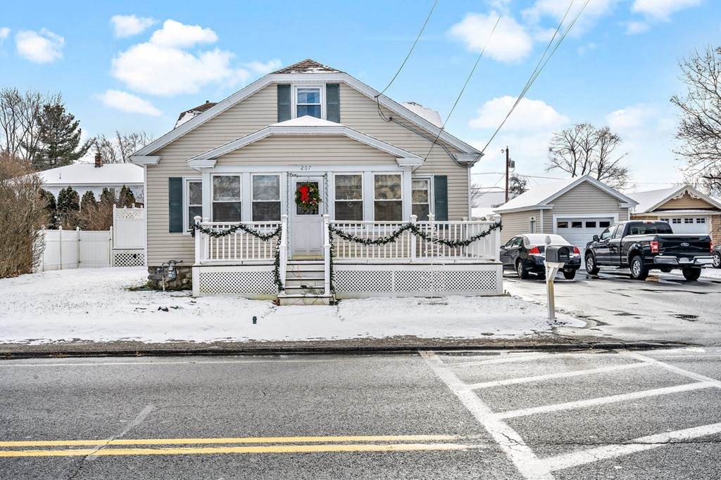 207 Pleasant Valley St - Photo 1