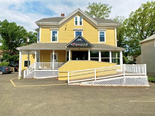 1349 Centre - Photo 1