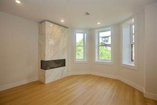 10 Gloucester - Photo 1