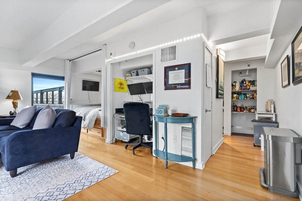 42 8Th St - Photo 1