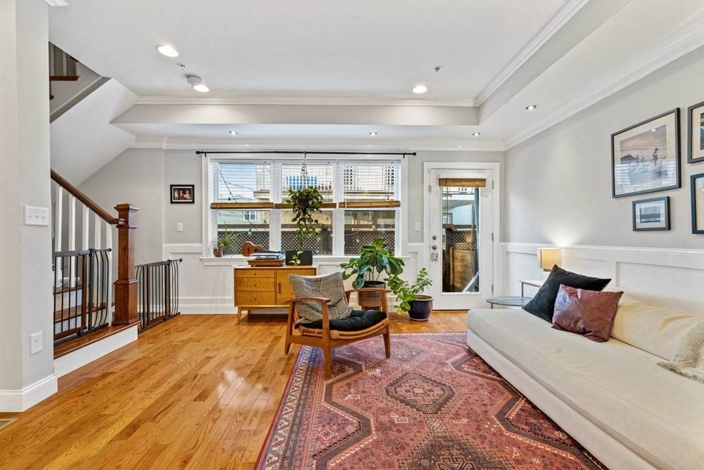 140 School St - Photo 1