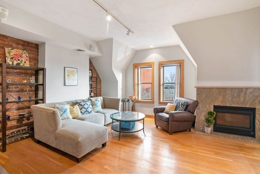 1408 Beacon St - Photo 1