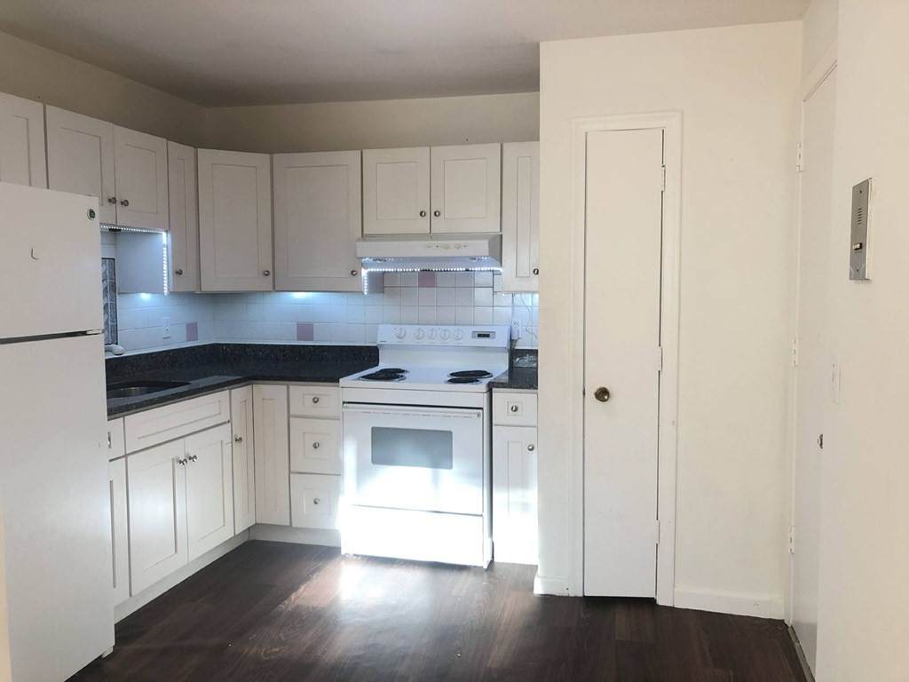 135 Neponset Ave - Photo 1
