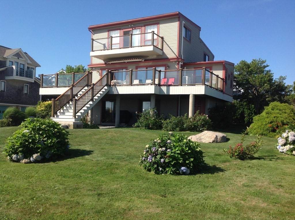 62 Manhattan Ave - Photo 1