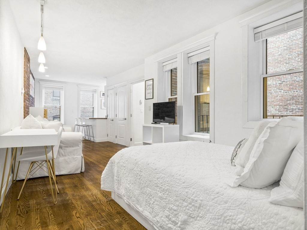 8 Battery St - Photo 1