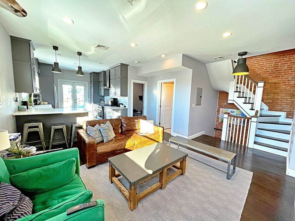 90 Bennington St - Photo 1