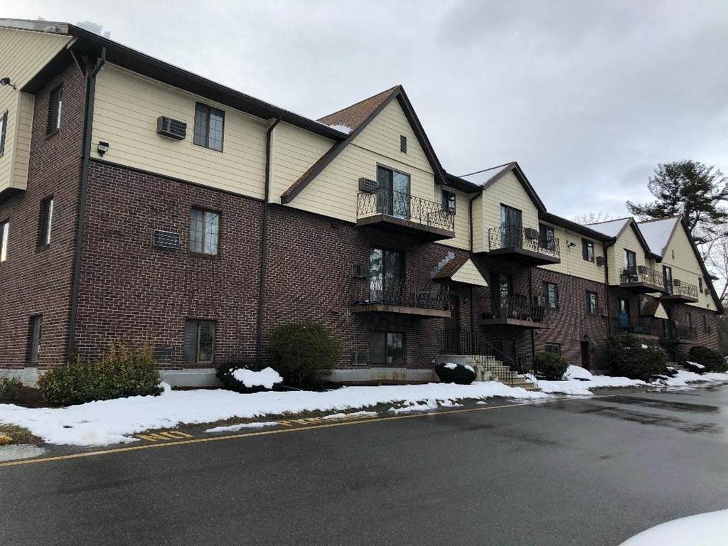 7 Royal Crest Dr - Photo 1