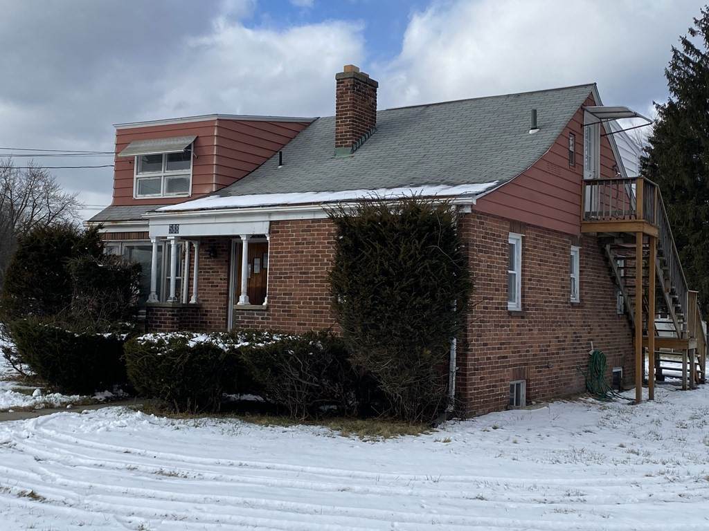 588 Mckinstry Ave - Photo 1