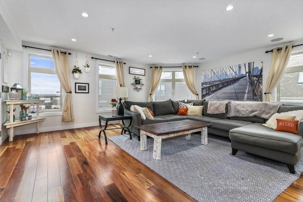 112 W 9Th St - Photo 1