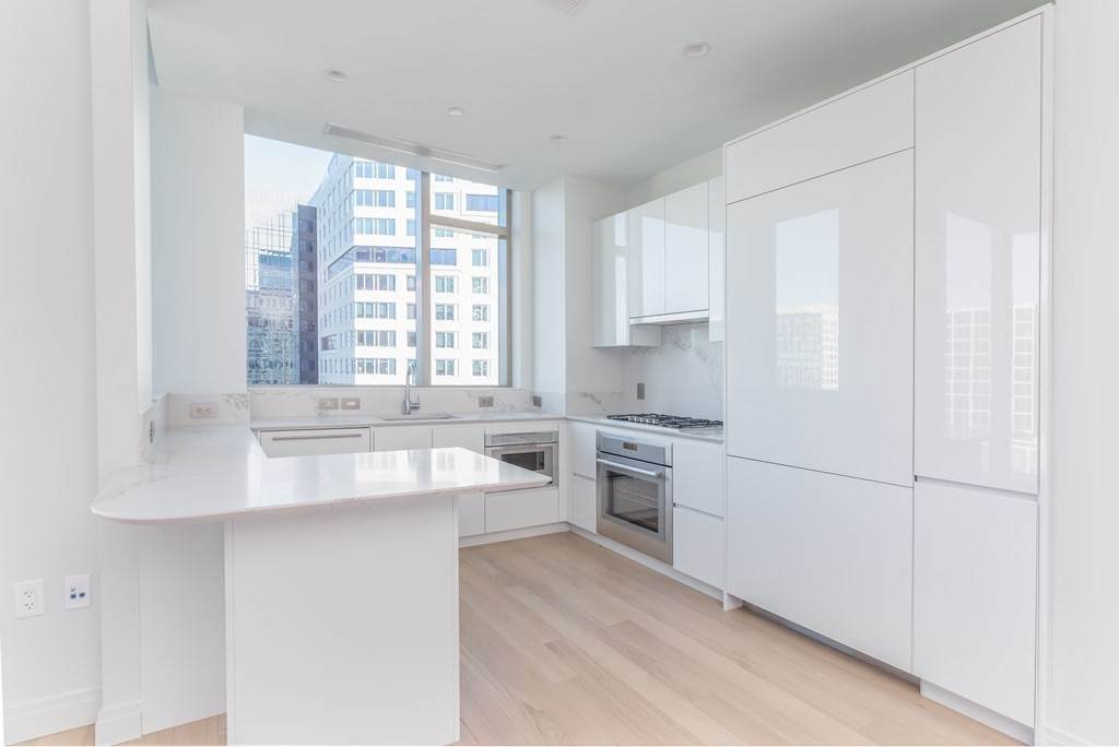 133 Seaport Boulevard - Photo 1