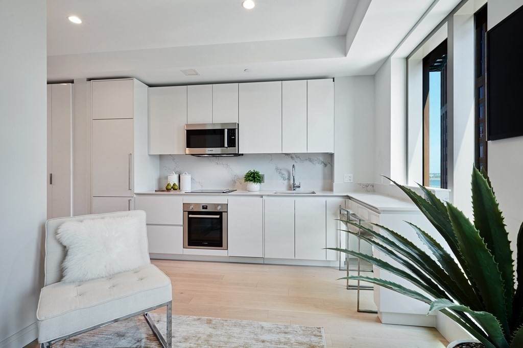 135 Seaport Boulevard - Photo 1