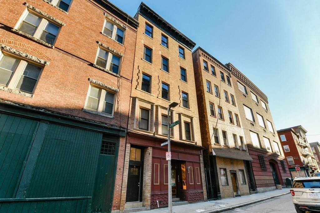 81 Prince St - Photo 1