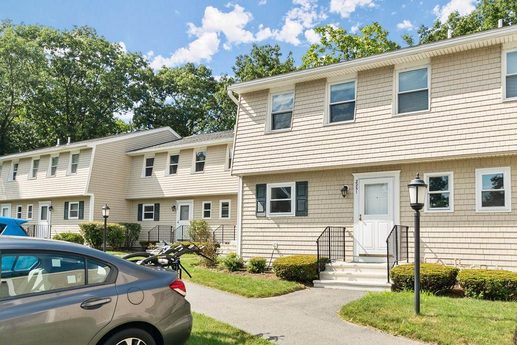 2251 Commonweatlh Ave - Photo 1