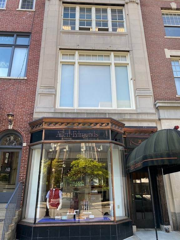 36 Newbury - Photo 1