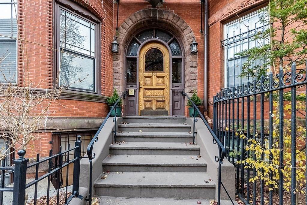 203 Saint Botolph - Photo 1