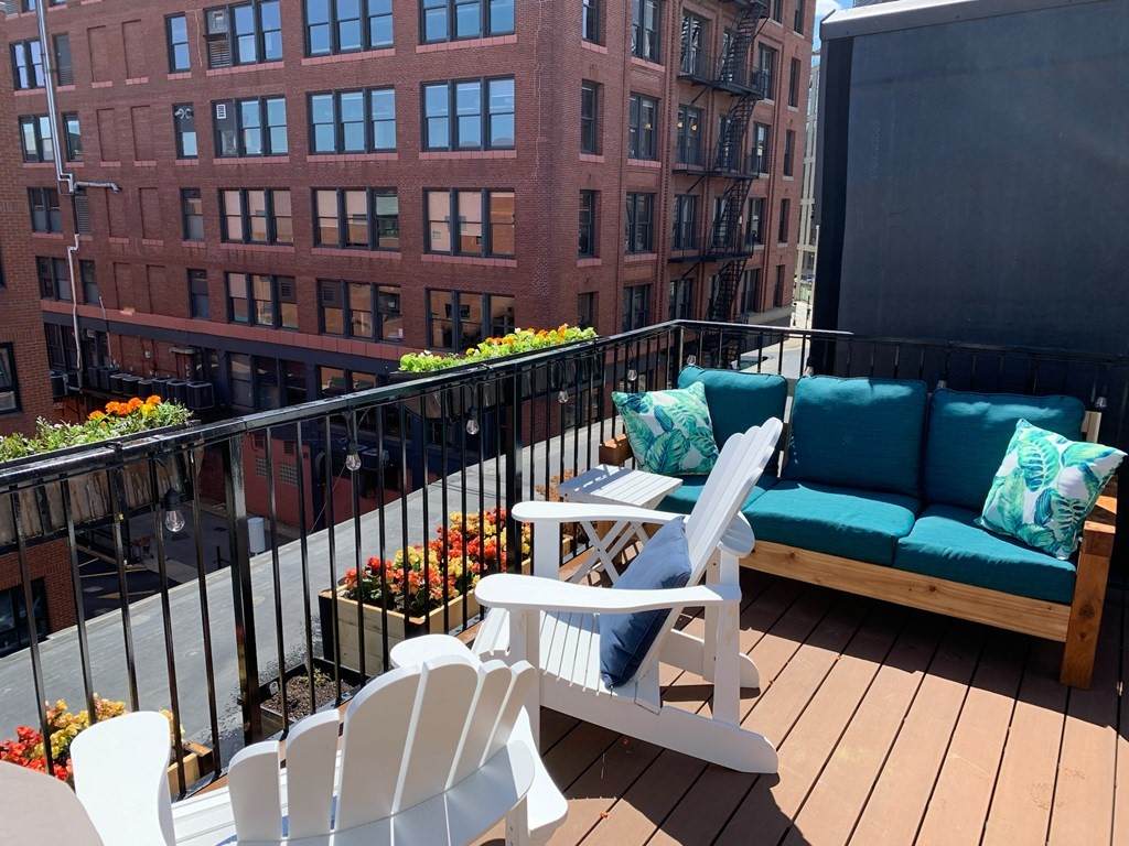 158 Endicott St - Photo 1